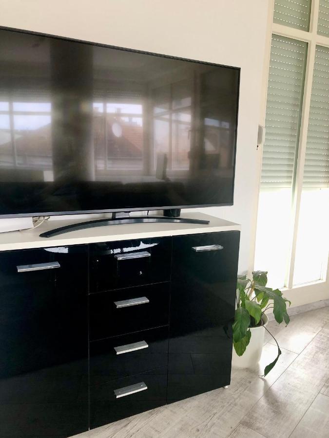 Bright, Spacious Apartment 3 Bedroom, Garage Budapest Bagian luar foto